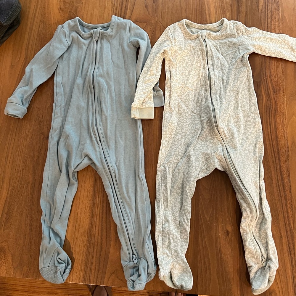 Colored Organics Peyton Zip-Up footie pjs in slate blue and sage floral 6-12m